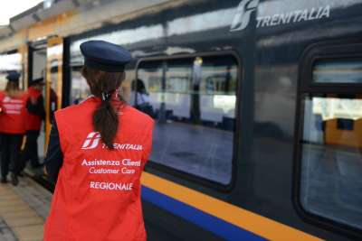Trenitalia: 400 nuove assunzioni per hostess/steward, addetti vendita, assistenti e manutentori