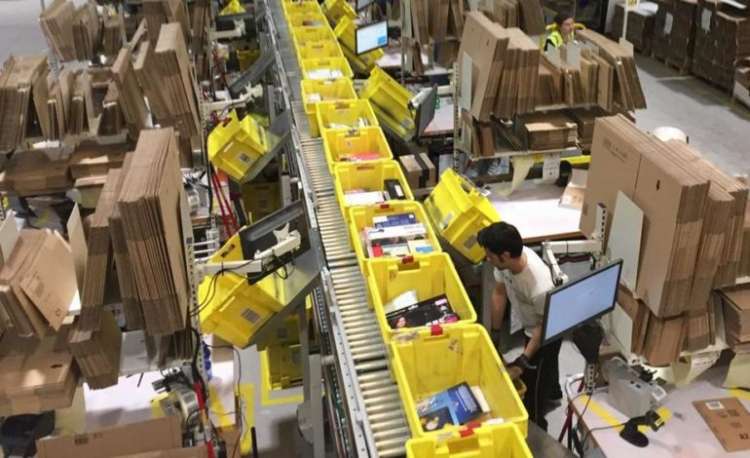Amazon assume 800 magazzinieri nei 20 centri logistici in Italia