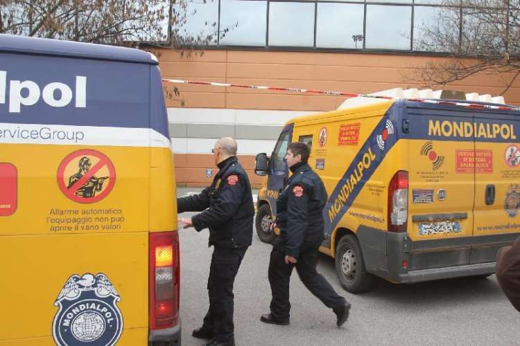 Mondialpol assume guardie giurate, operatori fiduciari e agenti di commercio in tutta Italia