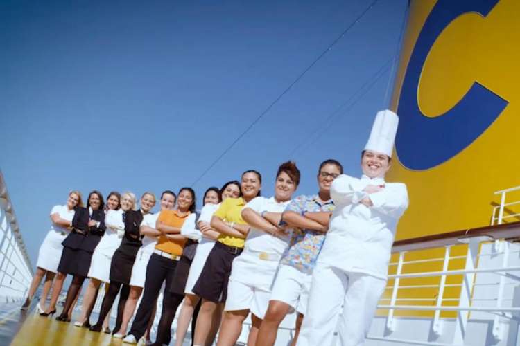 Addetti cucina, cassieri, hostess, tecnici: per Costa Crociere 400 a bordo