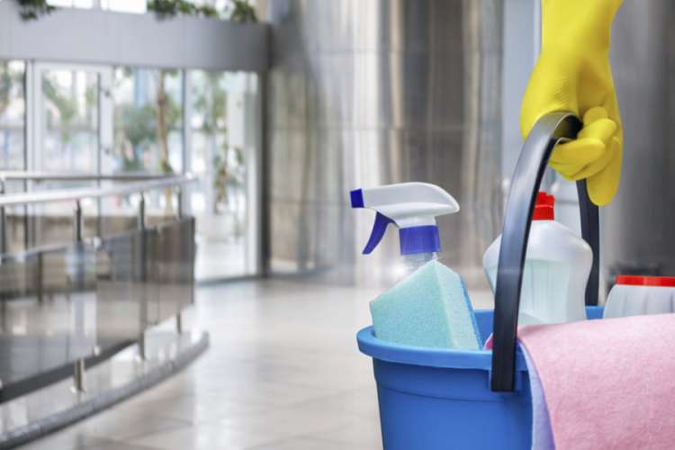 Societ&agrave; di servizi cerca addetti alle pulizie per aziende di Roma