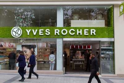 Addetti vendita e store manager per creme e profumi Yves Rocher