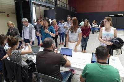 ATTORI, COMPARSE, CONCORRENTI: COS&Igrave; RIPARTONO I CASTING