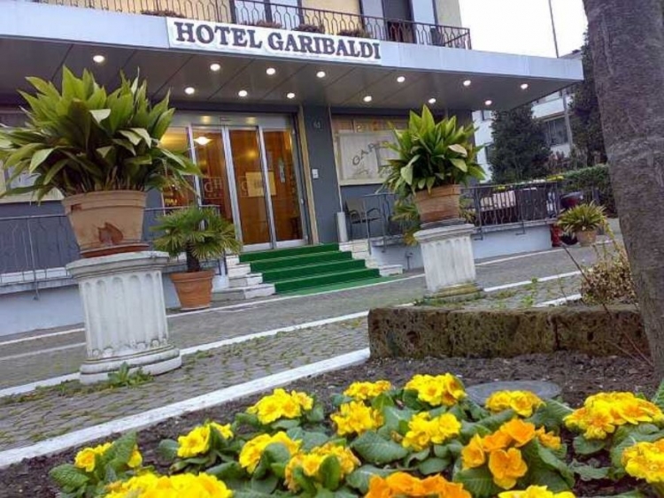 GARIBALDI HOTELS: 50 DIRETTORI, IMPIEGATI, MAITRE E BARMAN