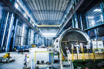 Elettricisti, meccanici e responsabili per le fabbriche di Chieti della Walter Tosto