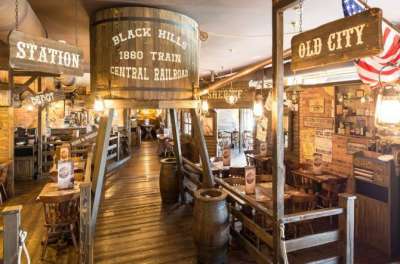 OLD WILD WEST CERCA ASSISTENTI, OPERATORI DI SALA E CUCINA...