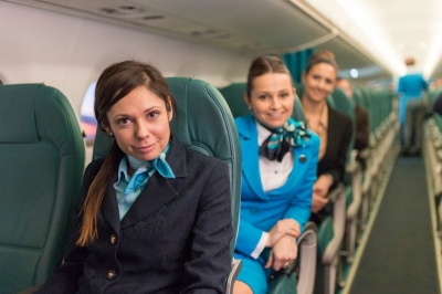 HOSTESS, STEWARD E PRIMI UFFICIALI A BORDO DI AIR DOLOMITI