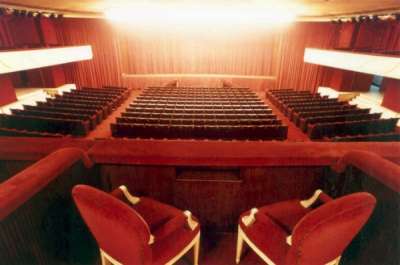 TEATRO A ROMA CERCA ADDETTA ACCOGLIENZA E ASSISTENZA CLIENTELA