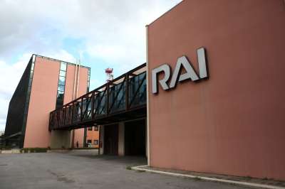 Rai: bando per 15 truccatori-parrucchieri. Le sedi di lavoro sono Roma, Milano, Napoli e Torino