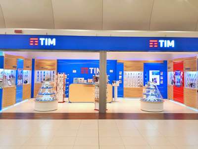 41 addetti vendita per i centri di assistenza TIM: retribuzione fino a 2.100 euro al mese