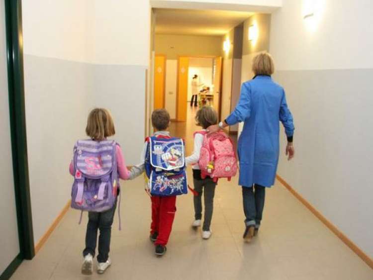 1 BIDELLO PER ISTITUTO SCOLASTICO A MONTEROTONDO (RM)