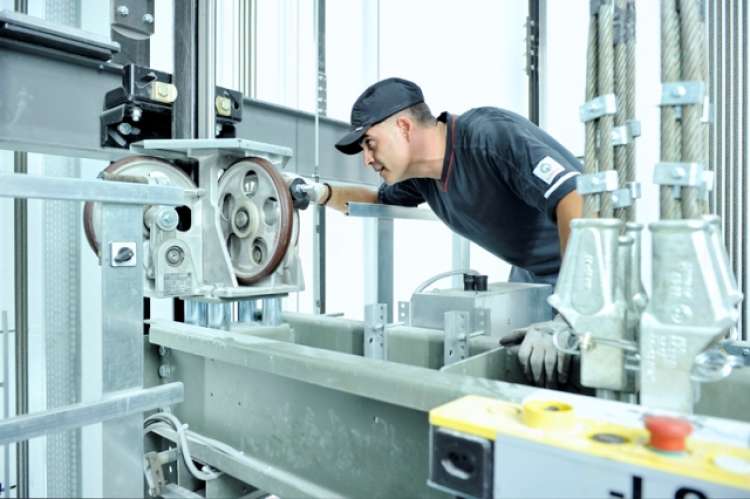 ASCENSORI SCHINDLER: 10 TECNICI MANUTENTORI