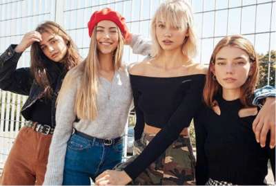 Tante addette vendita per i negozi Subdued di Roma: 50 negli abiti delle teenager