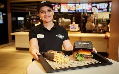 CREW E HOSTESS: 201 SUBITO PER MCDONALD&rsquo;S DA ROMA IN SU