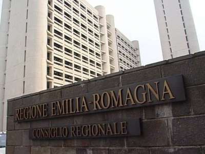 Regione Emilia Romagna: 447 posti a tempo indeterminato per vari profili professionali