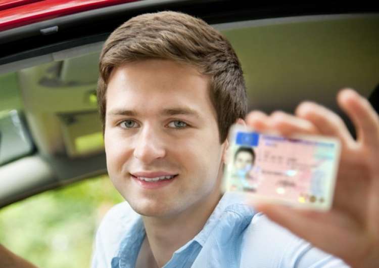 CERCANSI AUTISTI CON PATENTE B PER CONSEGNE ESPRESSE