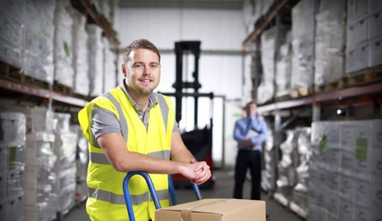 Azienda del settore servizi cerca con urgenza addetti al carico, scarico e sistemazione merci a Roma