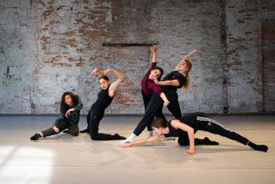 7 DANZATORI PROFESSIONISTI PER LA BIENNALE DI VENEZIA