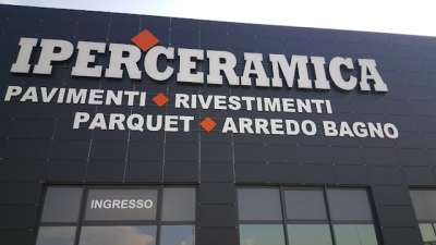 100 negli show room di Iperceramica: addetti vendita, architetti e magazzinieri