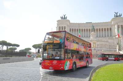 10 autisti di bus turistici per la Capitale