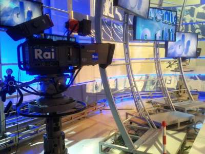 LA RAI ASSUME 25 SPECIALIZZATI DELLA PRODUZIONE: BASTA LA LICENZA MEDIA. SI OFFRE CONTRATTO DI 30 MESI