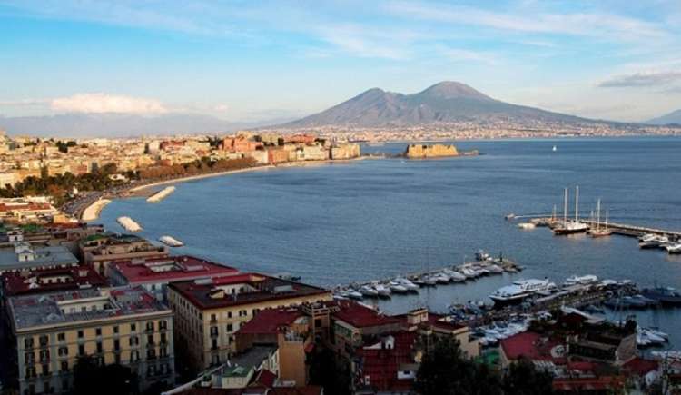 Funzionari, maestri di sostegno e vigili urbani: contratto per 222 al Comune di Napoli. Domande entro il 27 dicembre
