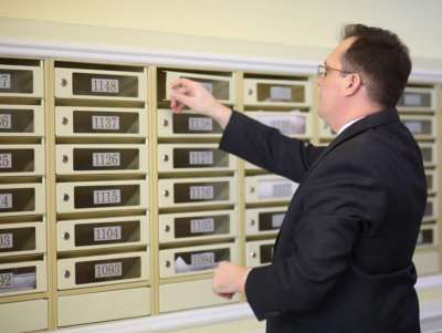 10 ADDETTI/E AI SERVIZI DI PORTINERIA A MILANO: CONTRATTO DI 1 ANNO