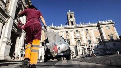Operatori ecologici per ritiro e trasporto rifiuti a Roma