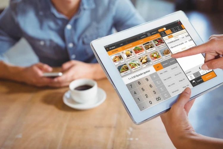 OPERATORI PLURISERVIZI PER NOTA AZIENDA DELLA RISTORAZIONE