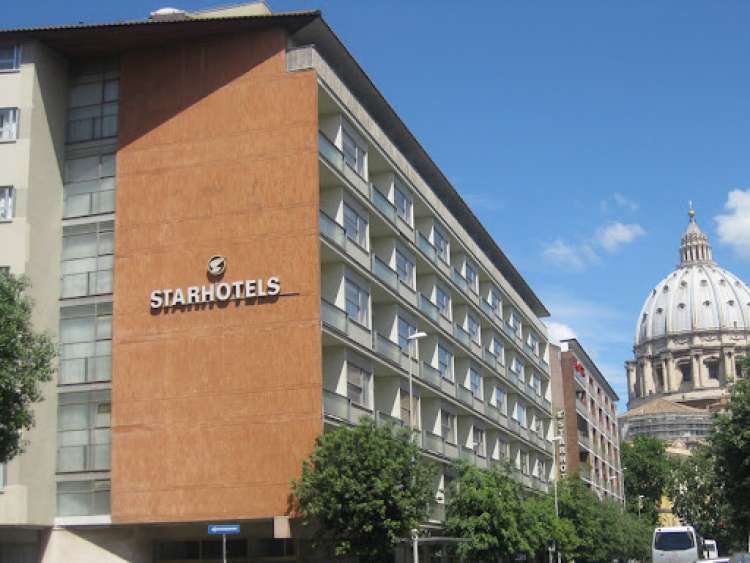 Vieni negli alberghi Starhotels. A Roma chef de partie e concierge. Inoltre&hellip;