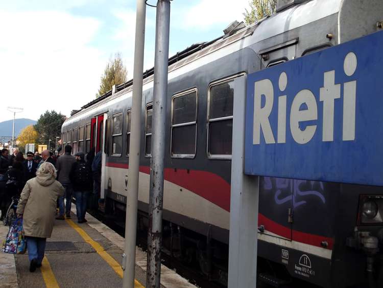 4 addetti alle pulizie per le stazioni di Rieti