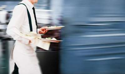 Struttura turistica di Roma-Centro cerca 20 camerieri di sala