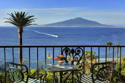 HOTEL 5 STELLE DI SORRENTO CERCA PERSONALE (ET&Agrave; 18-29 ANNI)