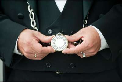 L'UE cerca 47 uscieri parlamentari: la retribuzione &egrave; di 2.345 euro al mese