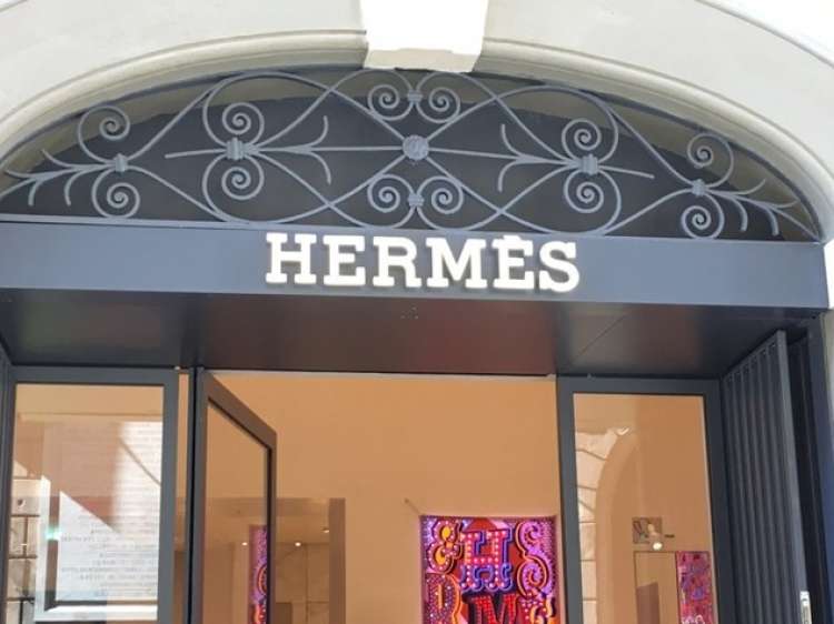 50 per Herm&egrave;s da Roma a Milano: cassieri, commessi, store manager, tecnici