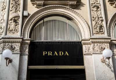 Addetti vendita, informatici, maglieristi, responsabili e sarti: 50 nella moda targata Prada