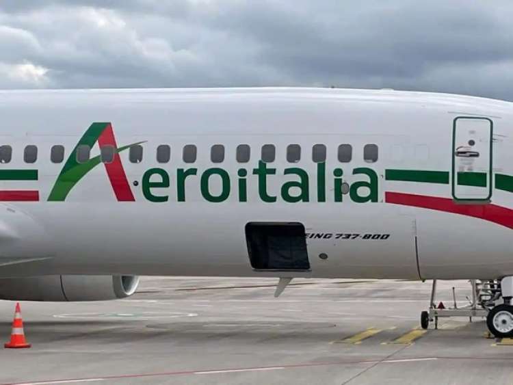 Aeroitalia cerca assistenti di volo, impiegati, operatori call center, piloti e tecnici
