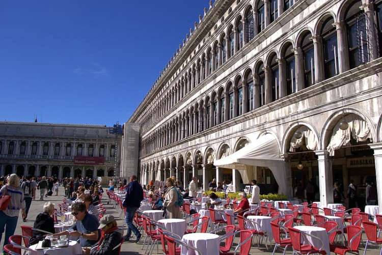 20 addetti alla ristorazione per nuovo store a Venezia (piazza San Marco)