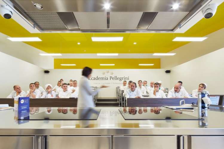 ADDETTI ALLE MENSE E ALLE PULIZIE: 20 PER IL GRUPPO PELLEGRINI