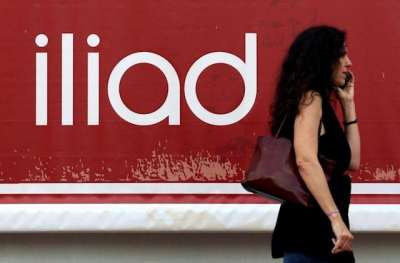 100 in Italia nella telefonia Iliad: ingegneri, manager, sistemisti, store assistant, tecnici