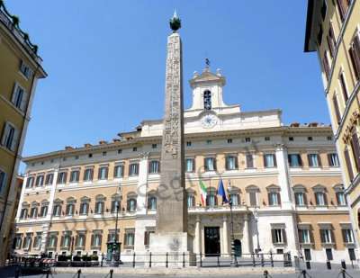 125 posti per diplomati e laureati nel Parlamento italiano