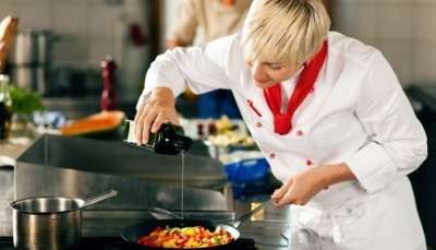 TRA MOTORI E CUCINA: 100 POSTI PER IMPARARE UN MESTIERE CHE VALE