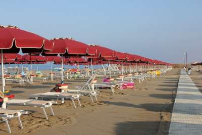 Stabilimenti balneari cercano 5 addetti alle pulizie in provincia di Roma