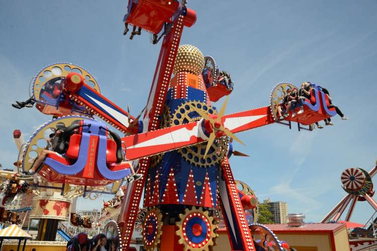 Per nuovo Parco divertimenti all'interno di FICO Eataly si ricercano operatori attrazioni e accoglienza