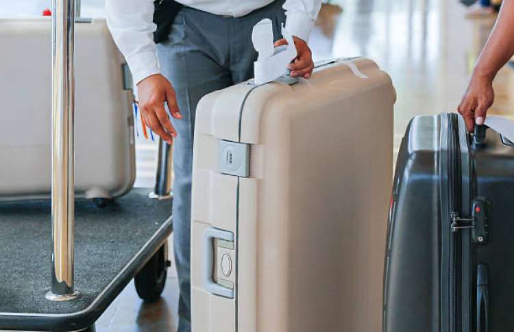 15 camerieri ai piani e 5 facchini per strutture alberghiere di Roma