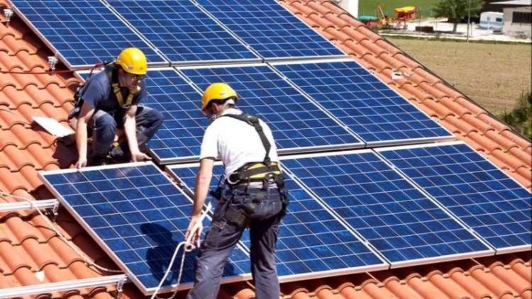 Azienda con sede a Viterbo cerca 5 operai per installazione impianti fotovoltaici