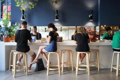 Addetti/e al banco per punto vendita cucina etnica/asiatica nel CC Porta di Roma