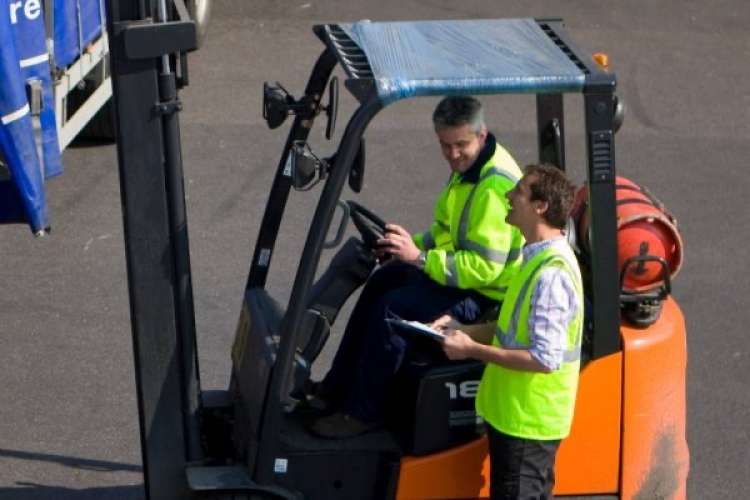 20 autisti e 20 magazzinieri per trasporto e movimentazione merci a Roma