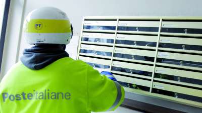 Poste Italiane cerca portalettere diplomati con qualsiasi voto: il contratto &egrave; pi&ugrave; lungo