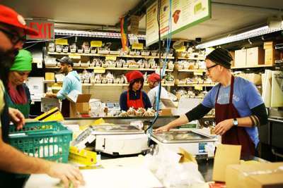 SUPERMERCATO DELLA GDO CERCA BANCHISTI A ROMA
